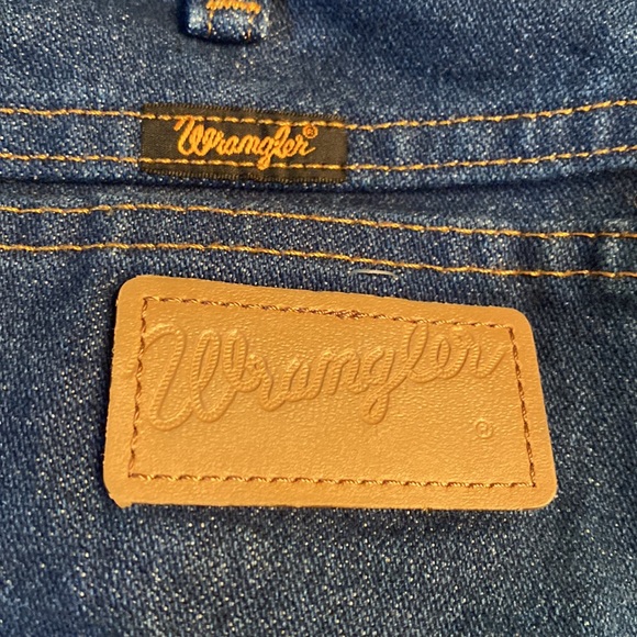 Wrangler Distressed Jeans - Picture 4 of 7